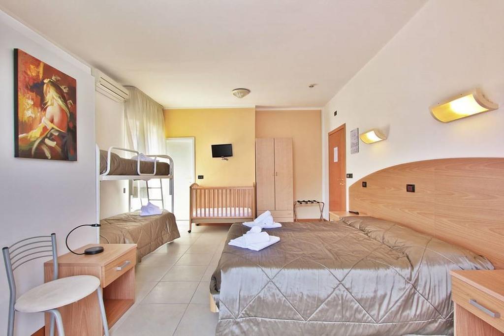 Hotel Carla Lignano Sabbiadoro Exterior photo